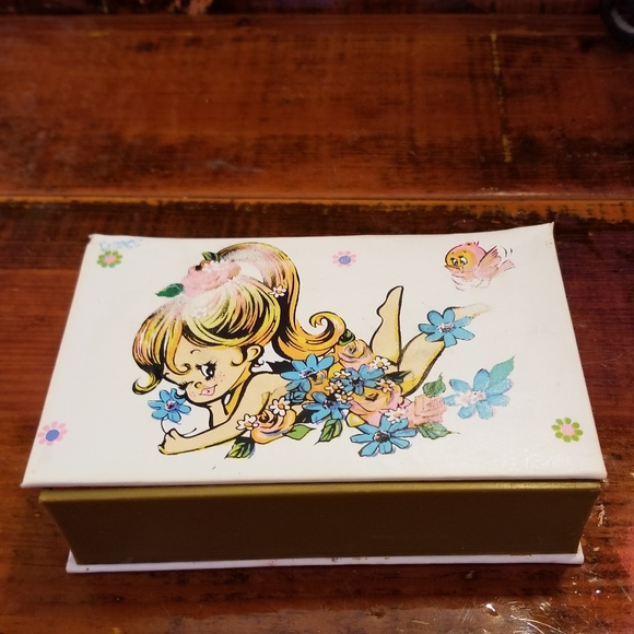 Kitshcy Big Eyed Girl VINYL JEWELRY BOX